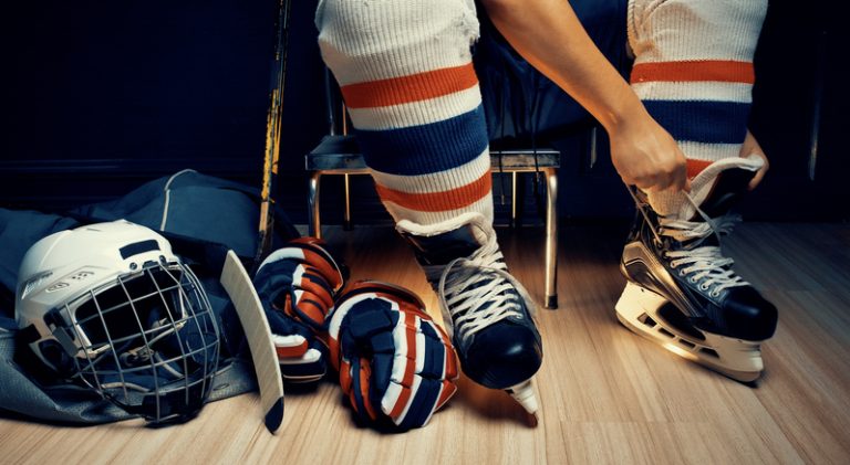 Pro Ice hockey, He shoe stringer in the athlete's dressing room