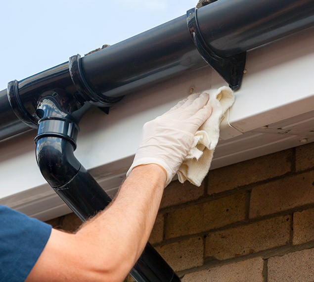eavestrough cleaning