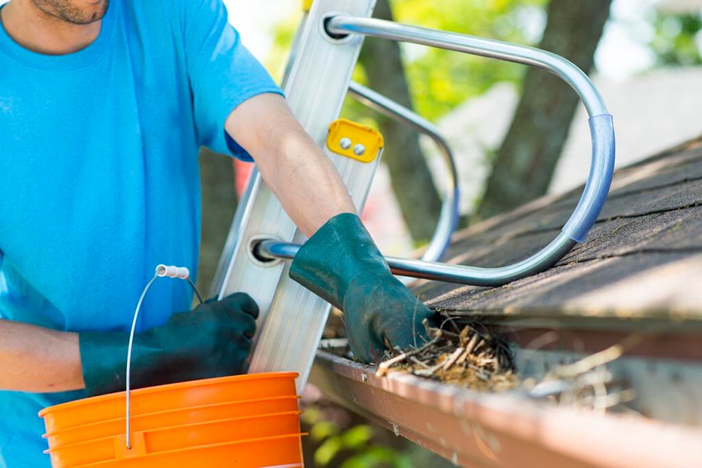 How to Clean Gutters the Right Way