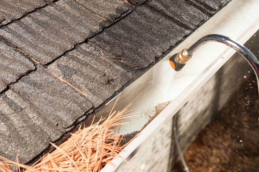 How To Clean Out Gutters